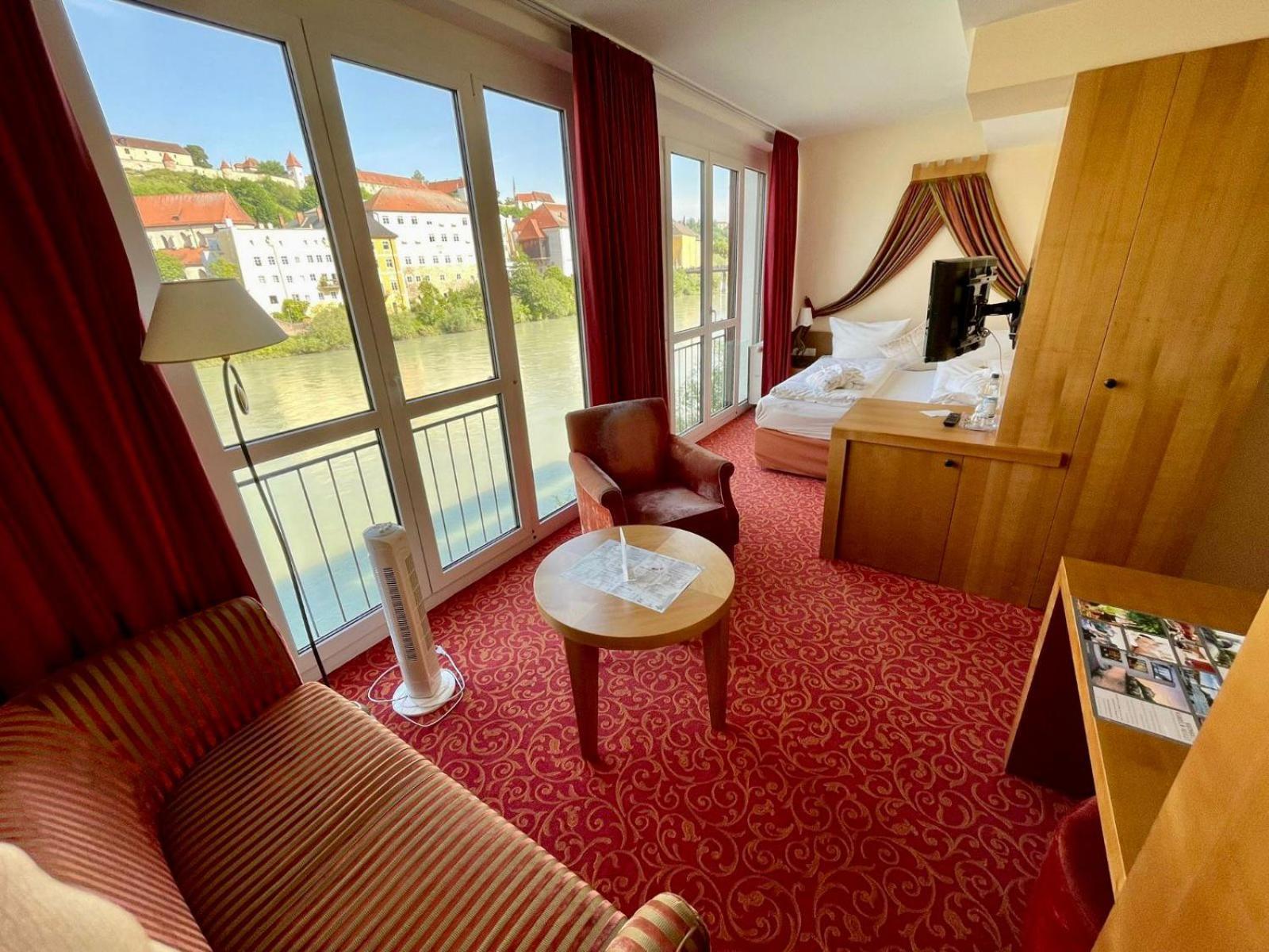 Hotel Burgblick Hochburg-Ach Екстериор снимка